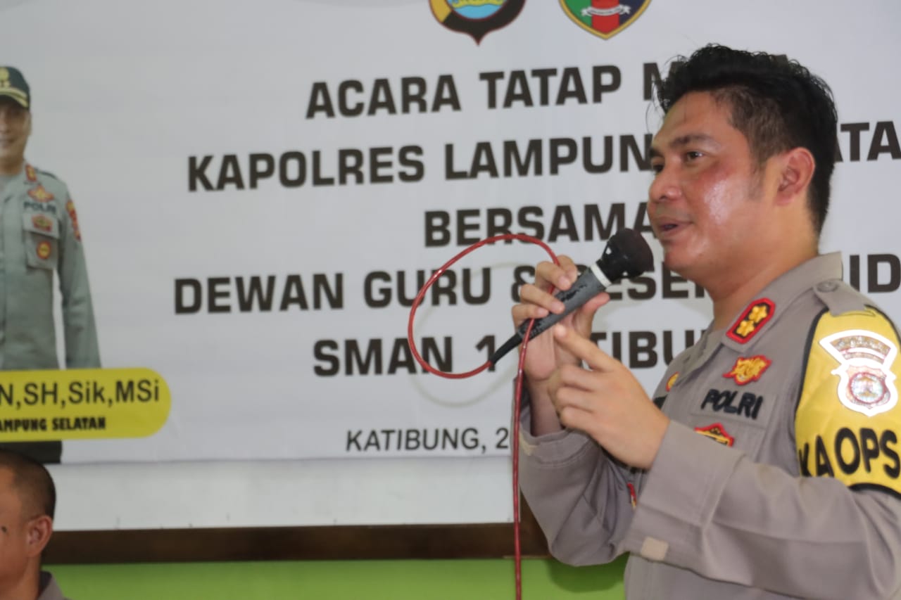 Kapolres Lampung Selatan AKBP Edwin beri Motivasi Siswa SMA N 1 Katibung.